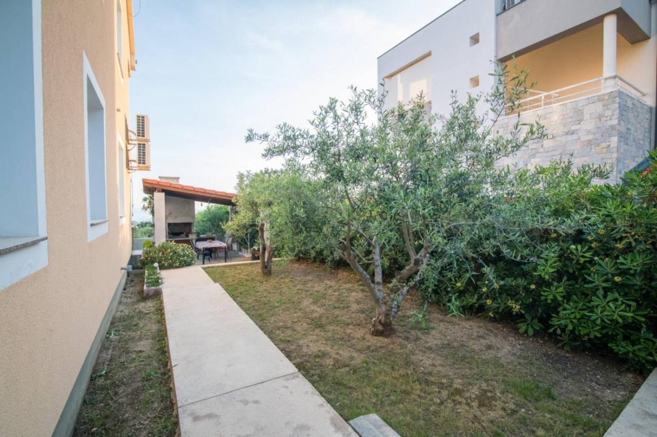Apartment Pikulo Novalja Exterior photo